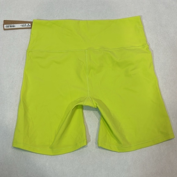 Brand new SKIMS fits everybody high waisted bike short daffodil women’s medium - Picture 4 of 4